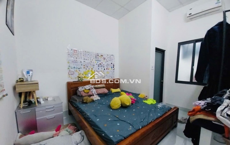 Giảm sốc 500tr !!! Chỉ còn 6tỷ2, Nhà C4 SHR, diện tích khủng 117m2,  1/ Nguyễn Văn Quá cách mặt tiền 50m, HXH tránh nhau, Ô tô Ngủ Sân